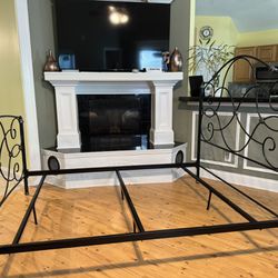 QUEEN size Complete bed Sturdy metal frame bed / headboard and footboard
