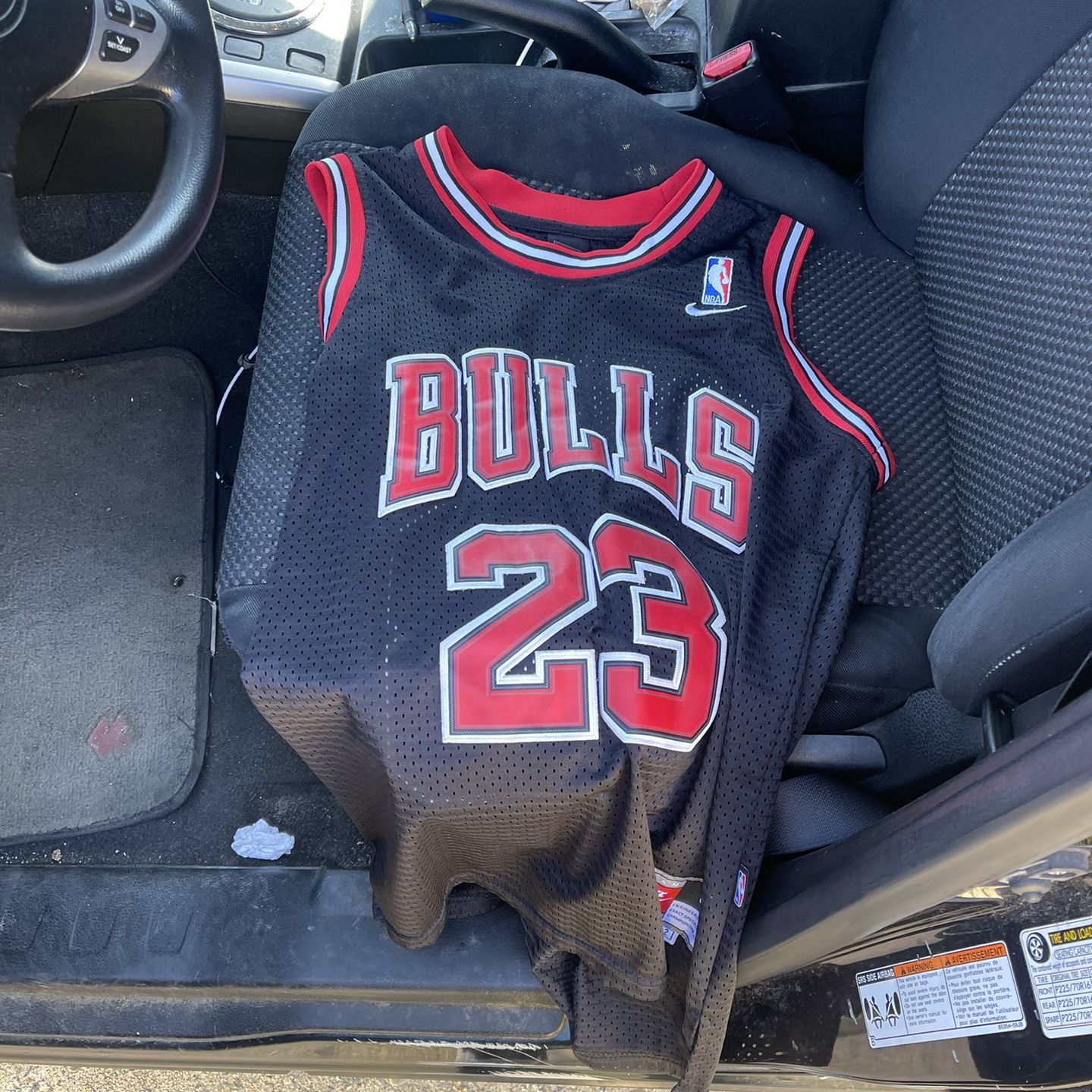 Michael Jordan 23 Chicago Bulls Throwback Jersey 2x And 3x Only Run A Size  for Sale in Hawthorne, CA - OfferUp