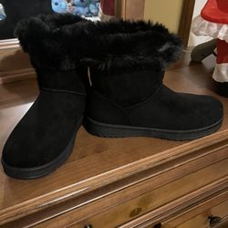 New Women’s Size 6 Boots