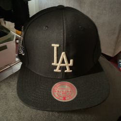 LA  HAT MITCHELL  &  NESS.  SNAP BACK