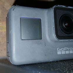 GoPro Hero5 Black — Waterproof Digital Action Camera for Travel with Touch Screen 4K HD Video 12MP Photos RUNS PERFECTLY!