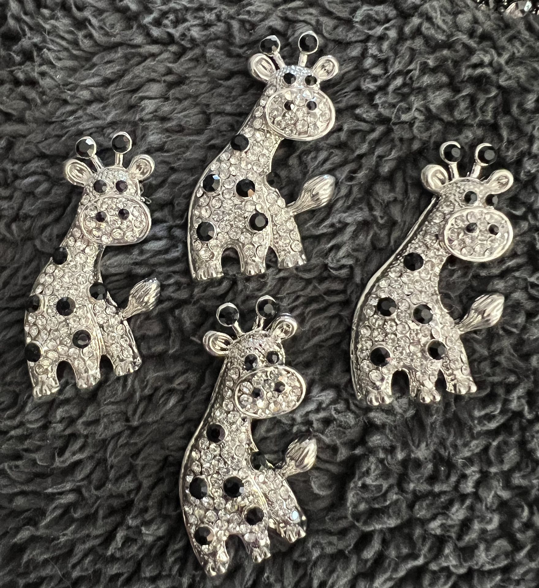 Giraffe Brooch Rhinestone