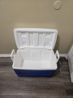 Nice cooler 48"Quarts Used Conditions
