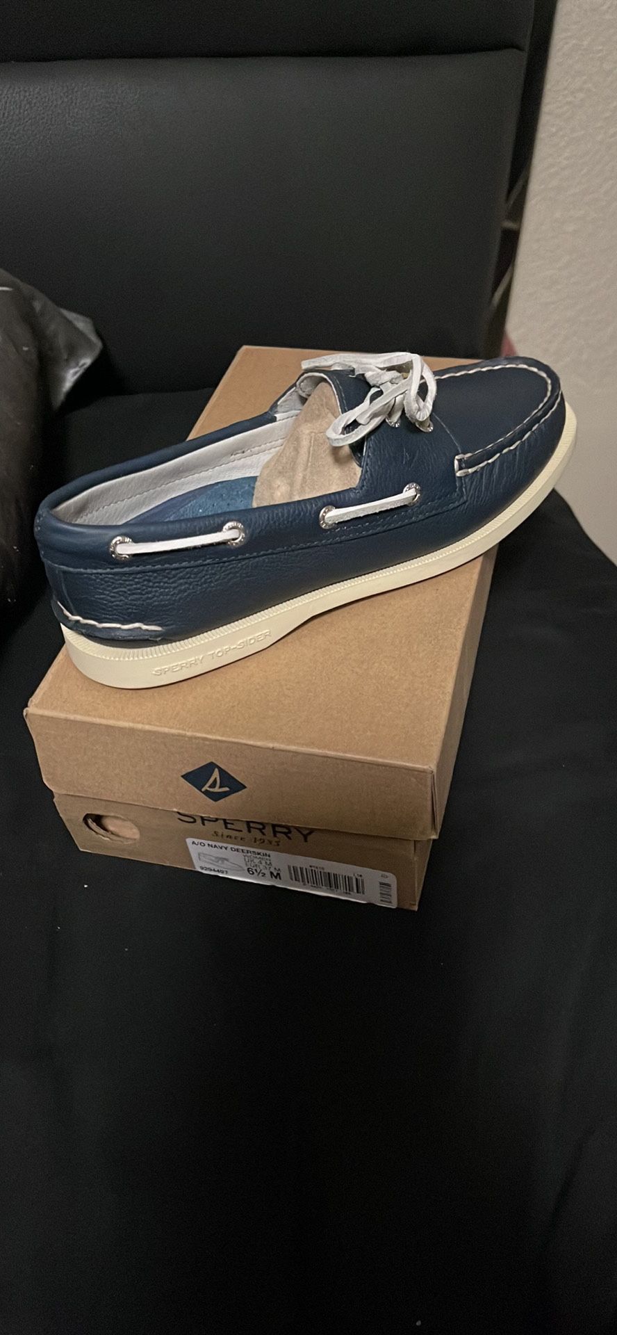 New In Box Leather Sperrys Size 6.5