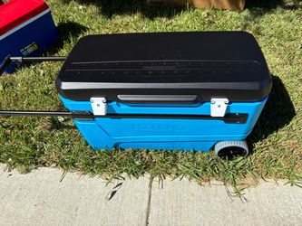 Igloo NEW 100 QTs Glider Cooler with wheels