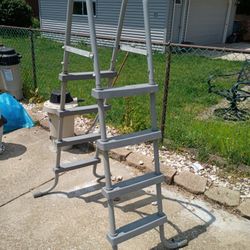Swimming Pool Ladder Goes Over A 4 Ft Swimming Pool $45