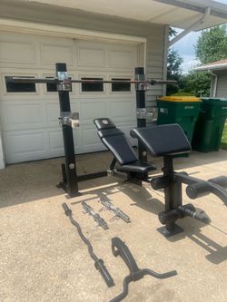 Golds Gym Olympic weight bench with Olympic bars