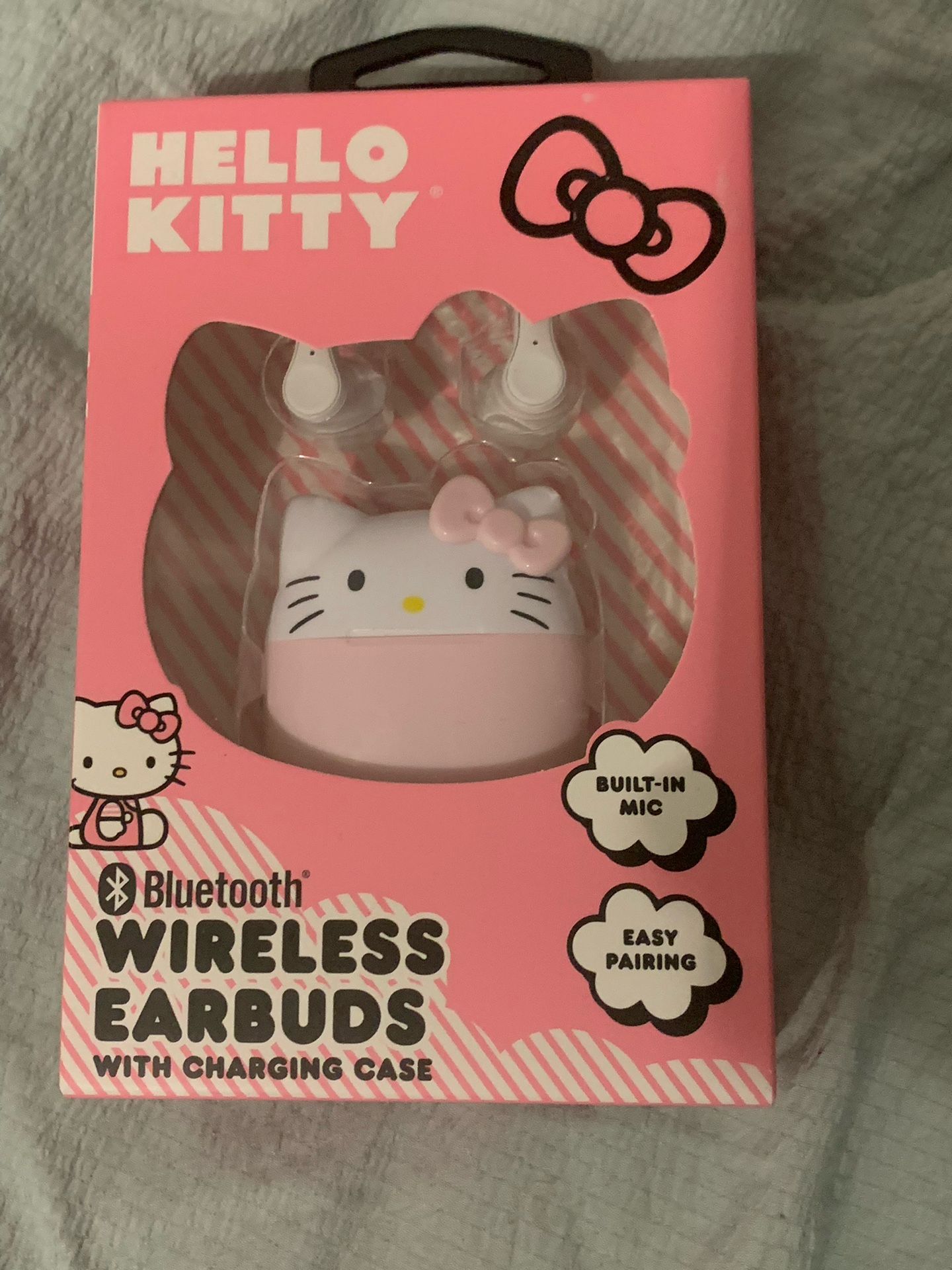 HELLO KITTY WIRELESS EARBUDS AND CASE