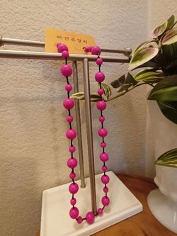 Beautiful Unique Costume Fashion Berry Cherry Pink Necklace Jewelry. 