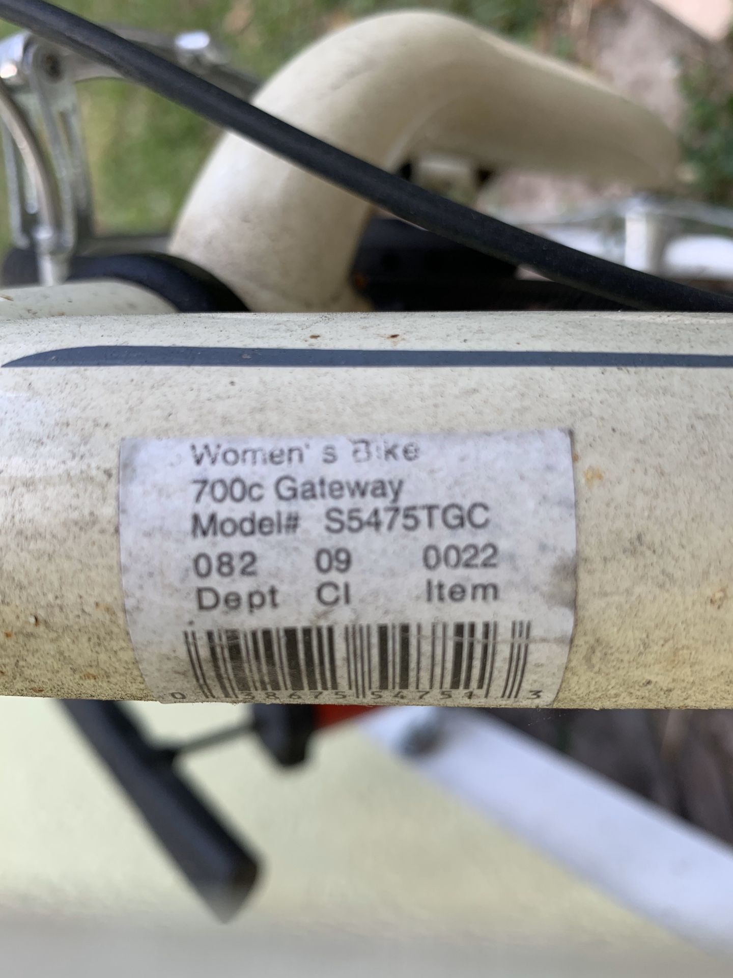 schwinn gateway 28 hybrid bike cream