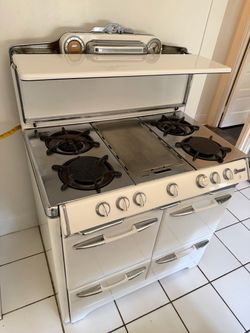 O’Keefe & Merritt Vintage 1950s Stove