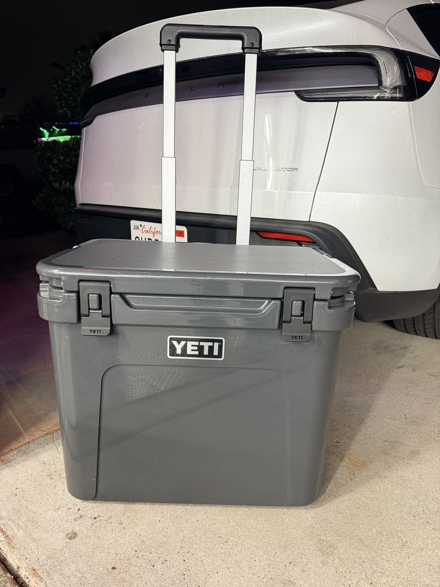 Yeti Roadie 60 Wheeled Cooler Charcoal With Periscope Handle and Smooth Rolling Wheels