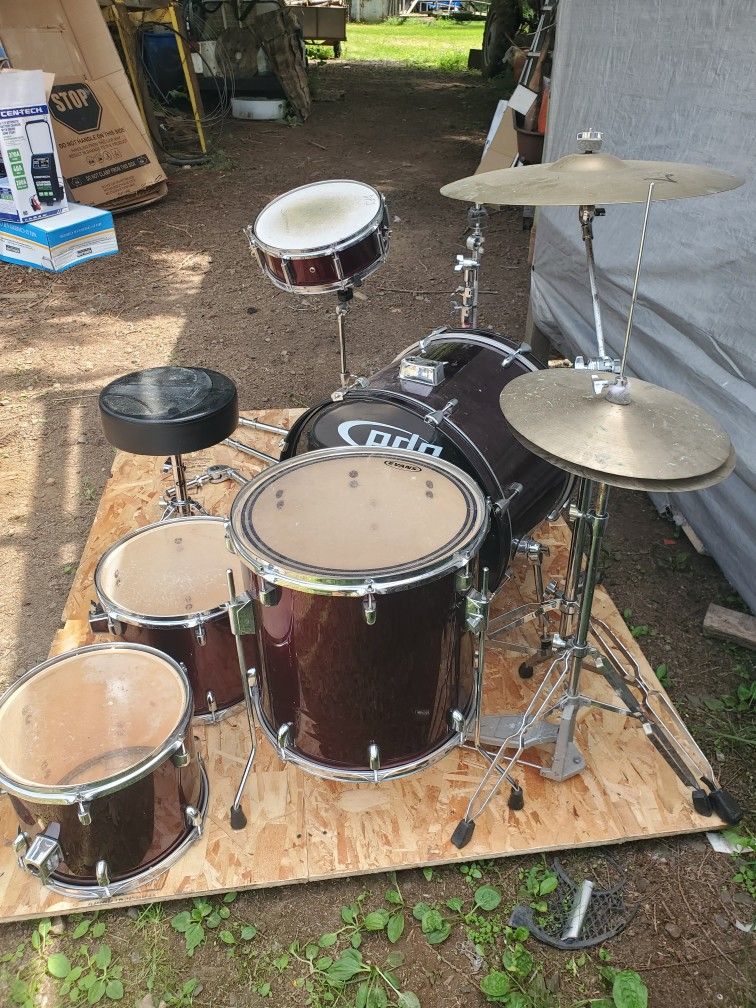 PDP 5 Drum set for sale with cymbals