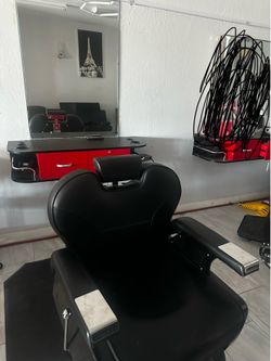 Barber station with chair