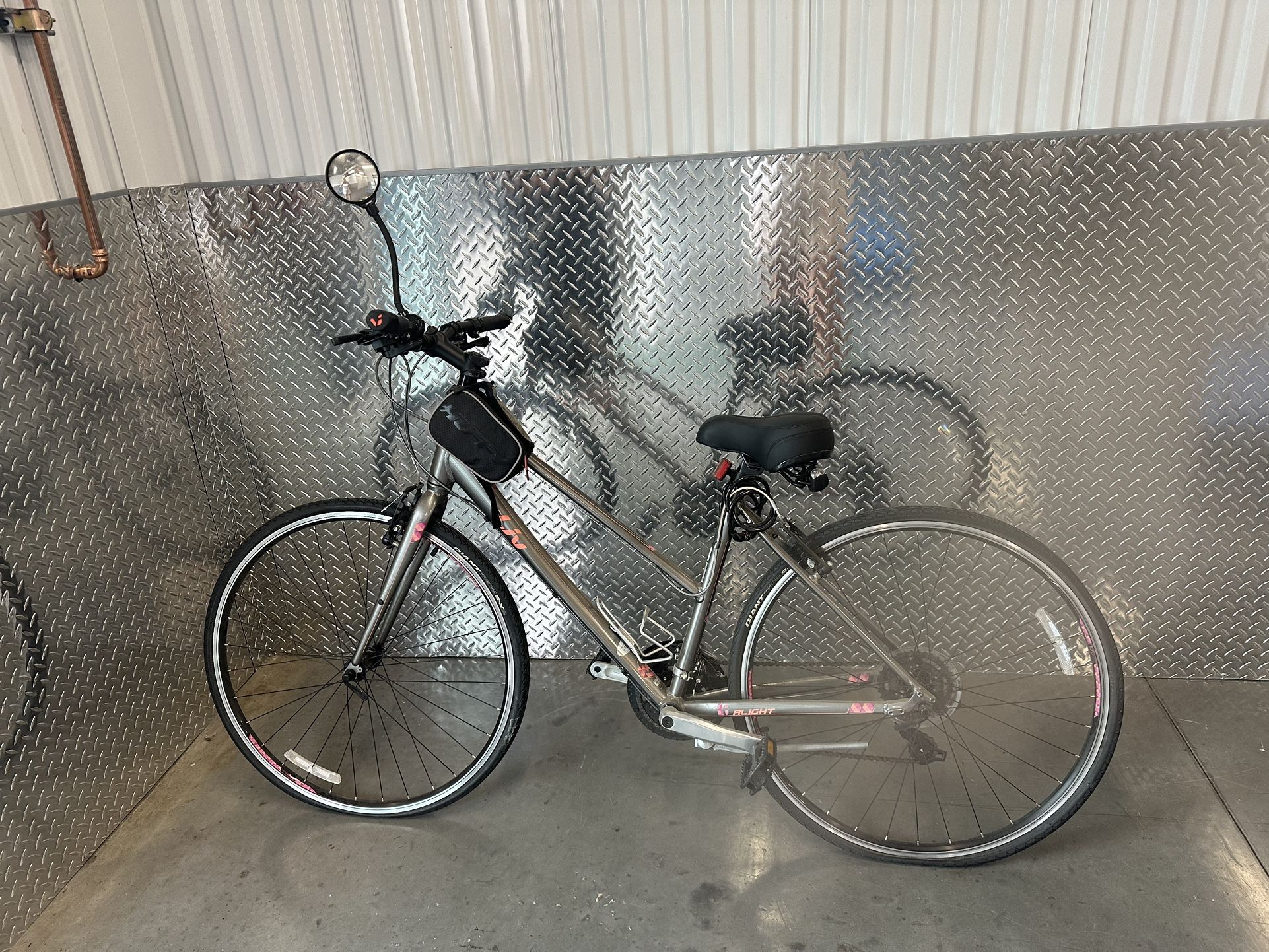 Alight 3 Lightweight Fitness Road Bike + Extras 