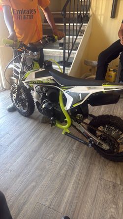 Se vende moto de niño de gas