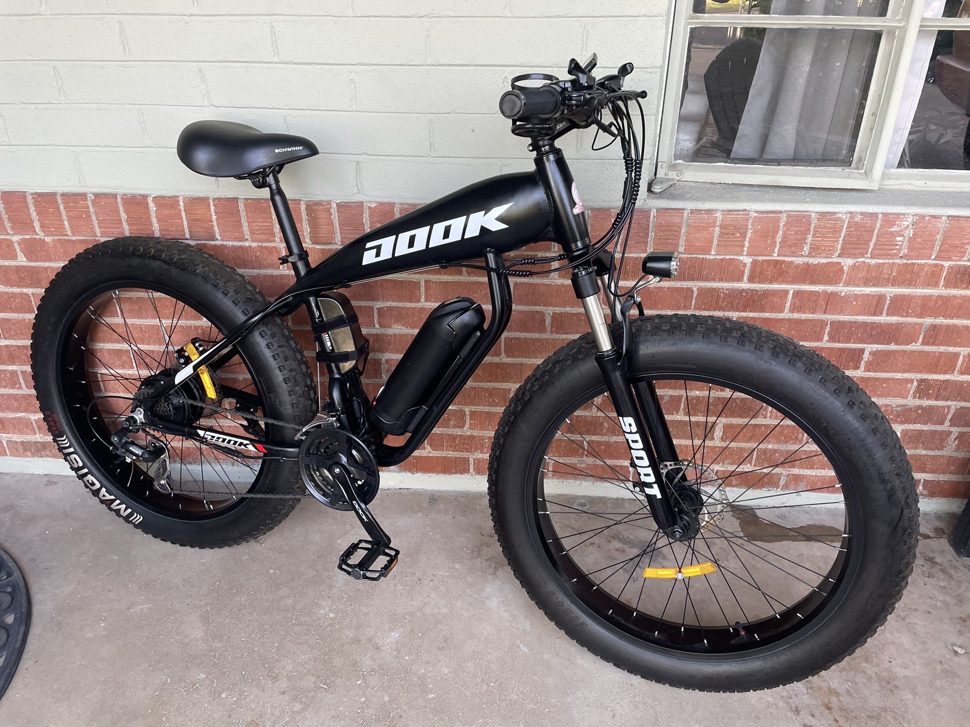 E -BIKE / FAT TIRE CRUISER -LIKE NEW