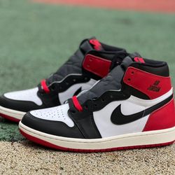 Air Jordan 1 High OG “Black Toe”DZ5485-106