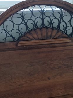 Queen bed set includes mattress