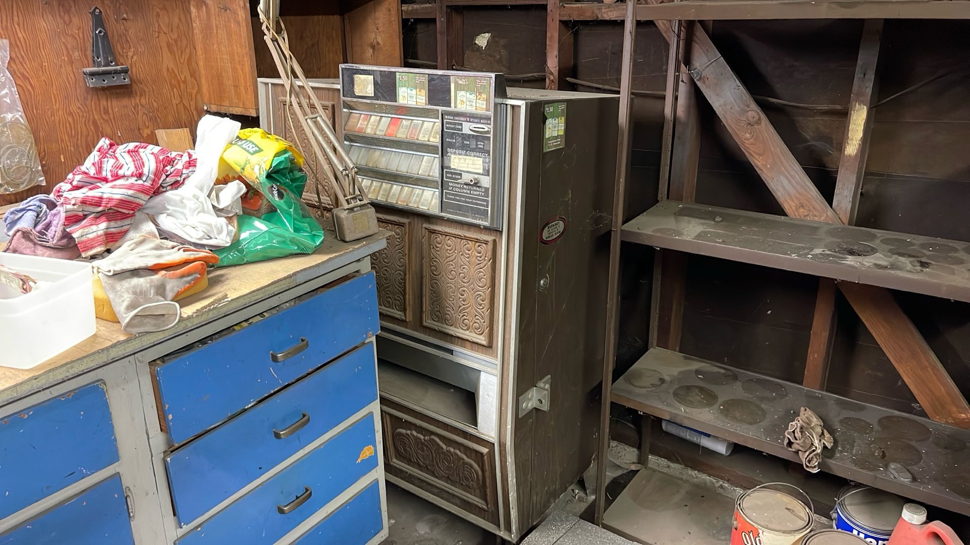 Cigarette machine