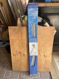 Curved shower rod