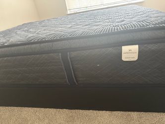 2 Mattresses Serta sleep comfort queen size