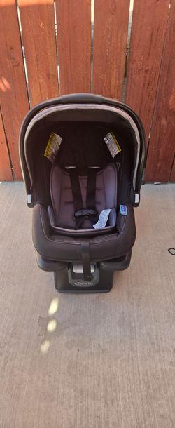 Graco Snugride 35 DLX Car Seat