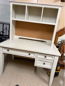 LARGE WOODEN DESK WITH HUTCH LARGE WOODEN DESK WITH HUTCH