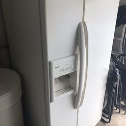 33” Kenmore Fridge With Ice Maker 