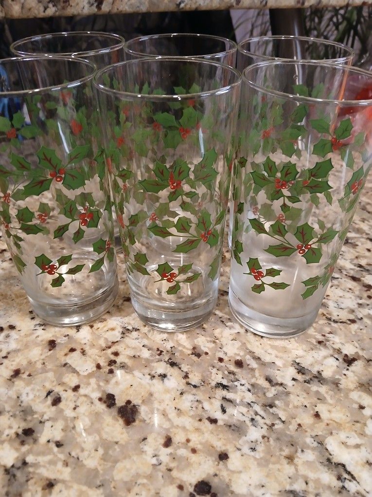 Holly Berry Drinking Glasses