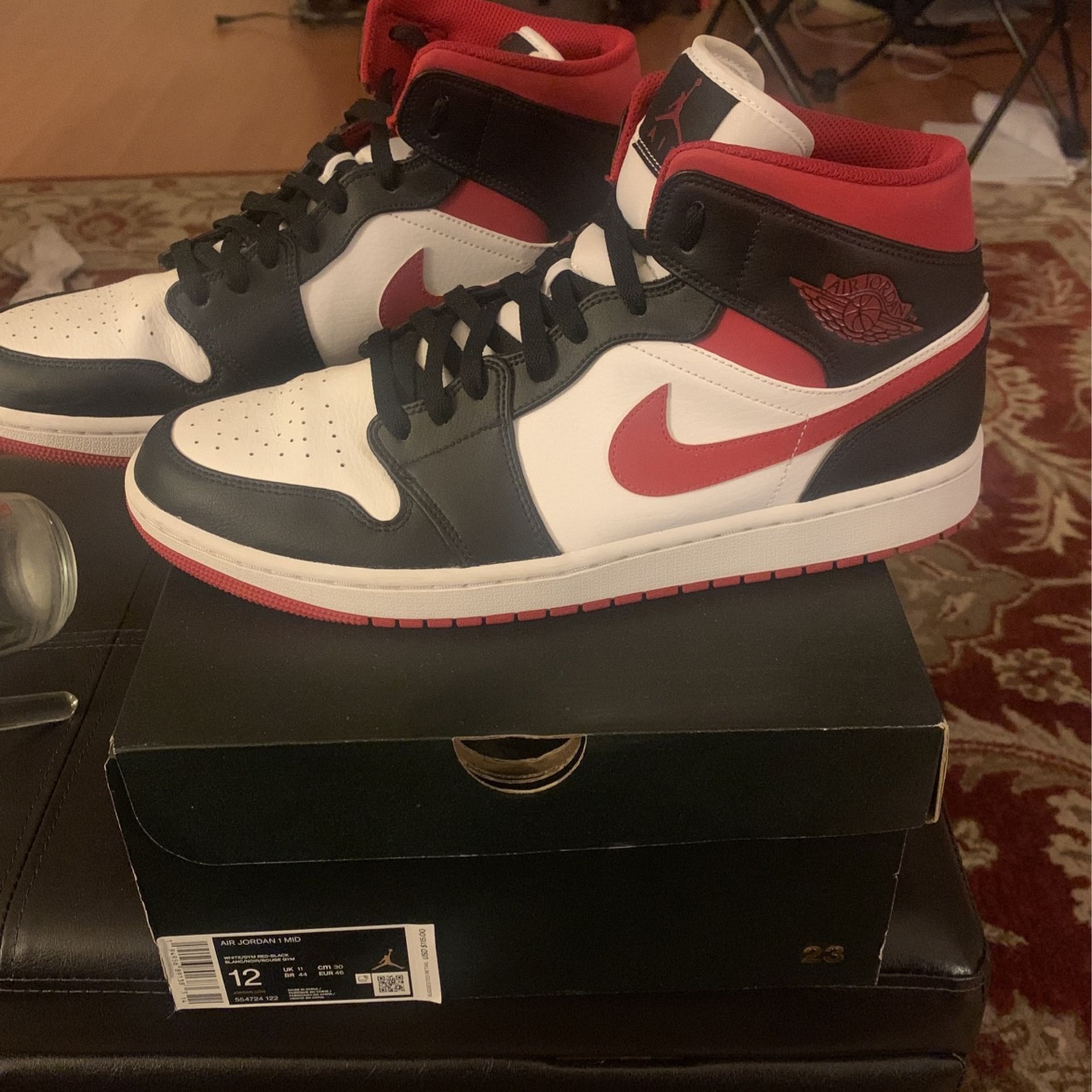 Jordan 1 Mid Gym Red Black 