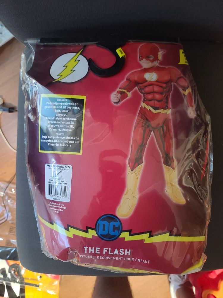 DC The Flash 3D Costume Childrens Size Medium 8-10 (Used Like New)