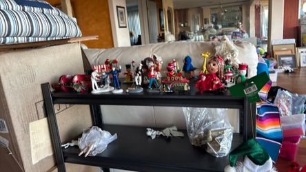 department 56 100’s figurines
