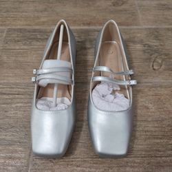 Silver Journee Collection Mary Janes Size 7.5