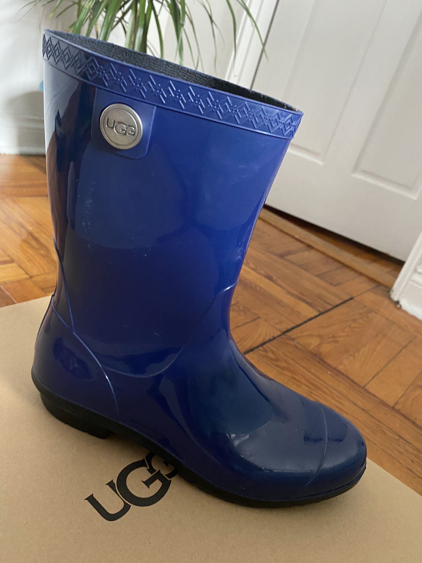 UGG rain boots women’s size 11
