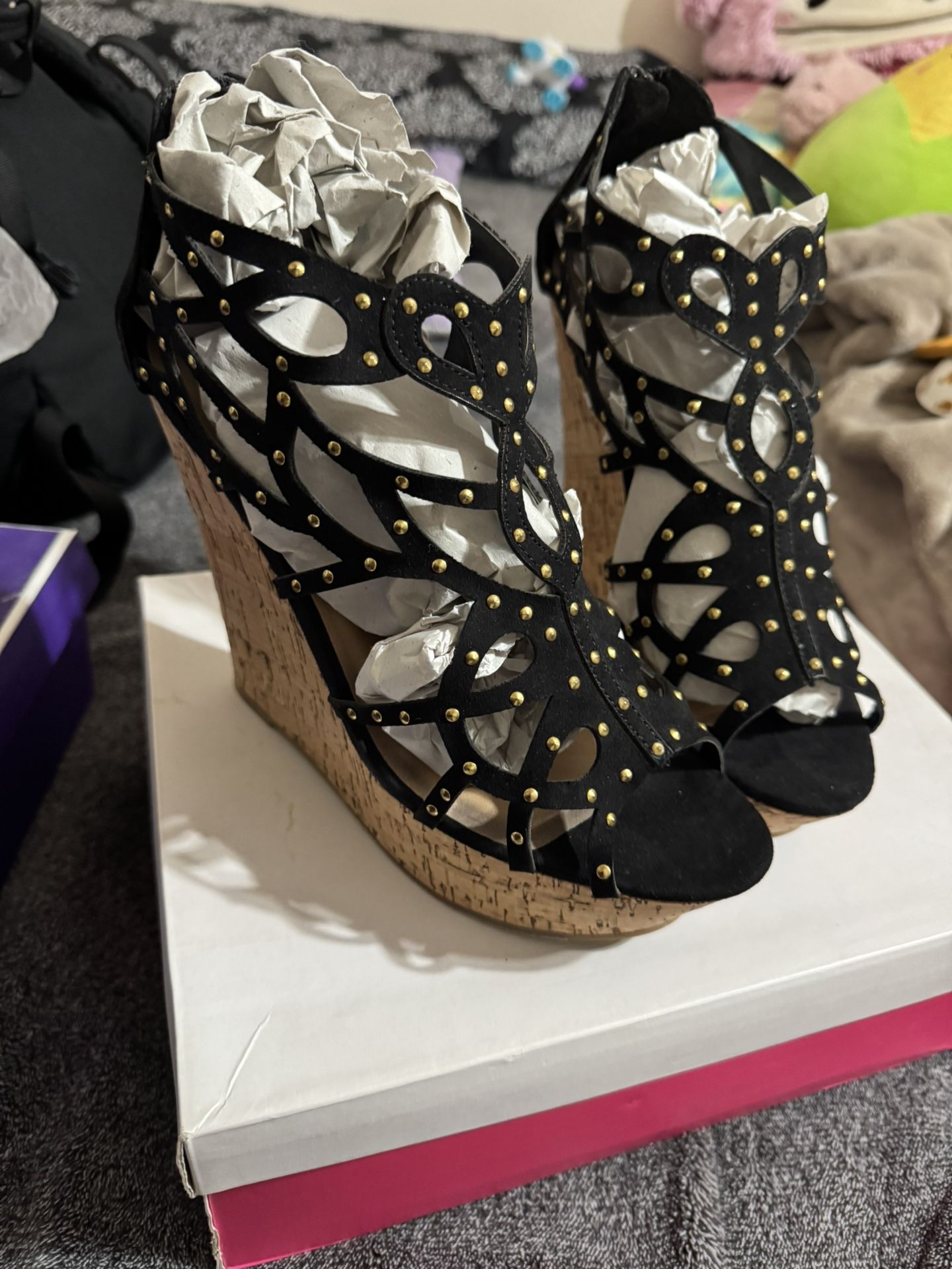 Black Wedges