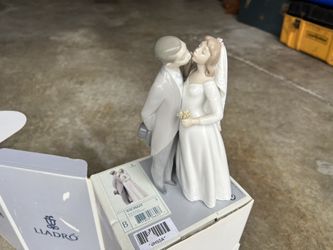 Lladro “A Kiss To Remember” Wedding Couple