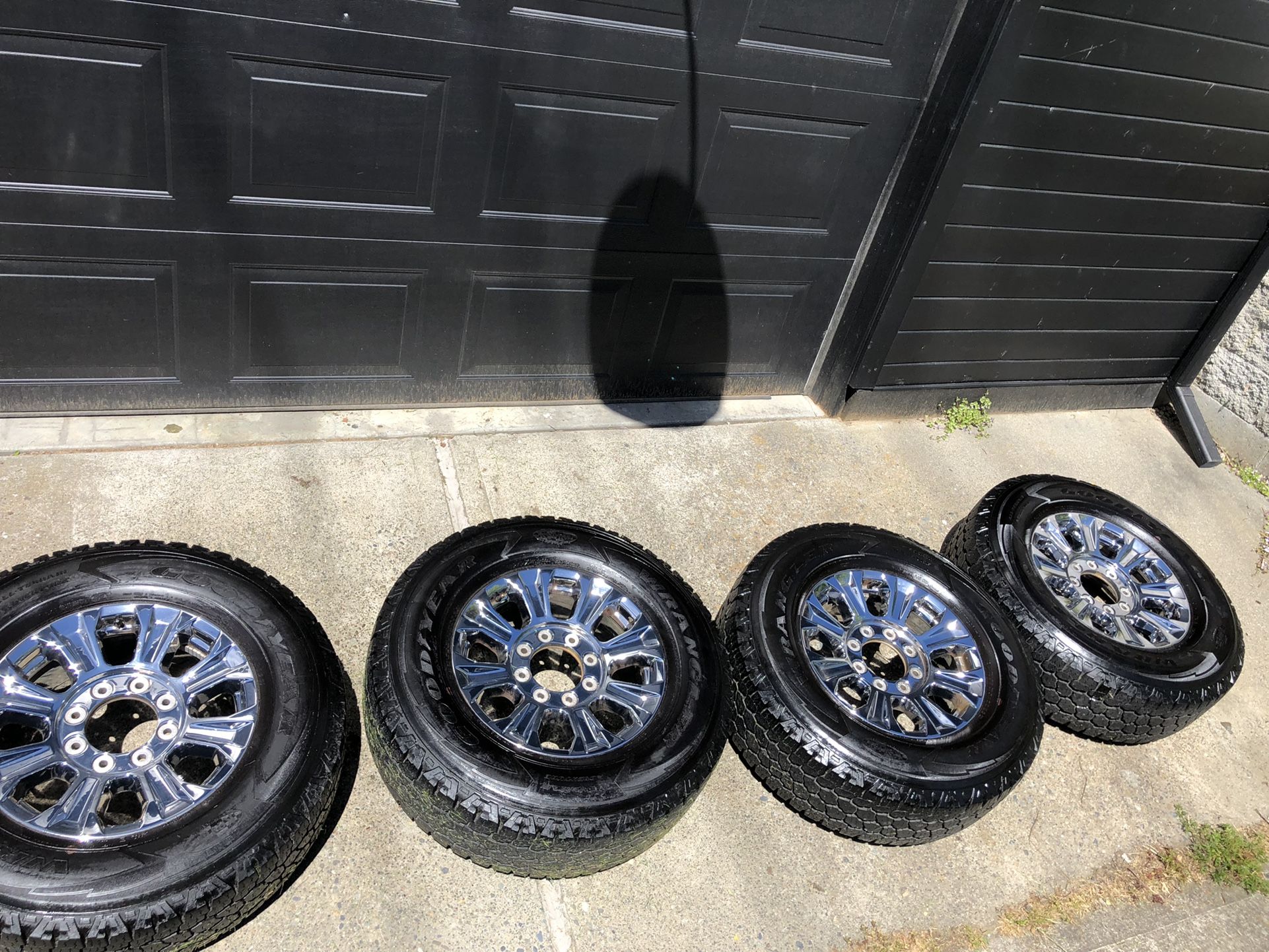 8 Lug Ford F250 Rims And Tires 275/70R18 Wheels