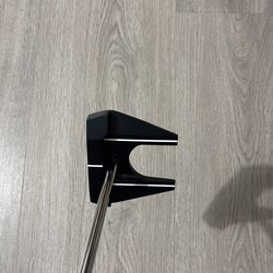 Odyssey Broomstick Putter