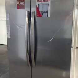 New Open Box Frigidaire Side By Side Stainless Steel Refrigerator With Internal Water/Ice 