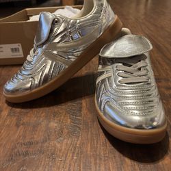 Women’s Steve Madden Sneakers Size 9 