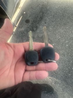 Toyota car key- cut and programmed