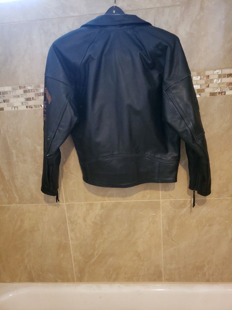 Womens Harley Owners Jacket. It's a VINTAGE STYLE fully insulated Jacket. BEAUTIFUL-NEVER WORN. Costs $800 at the Harley dealerships. Original Tag