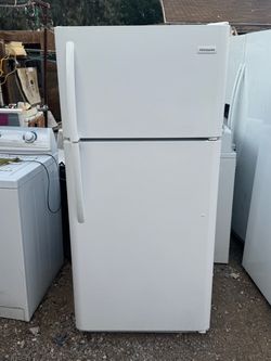 FRIGIDAIRE REFRIGERATOR
