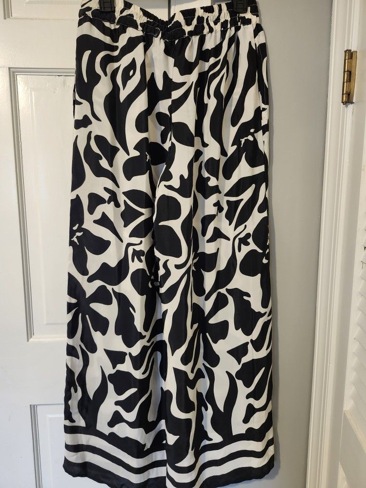Ladies Pants Lightweight And Perfect For Summer Nights Size Med