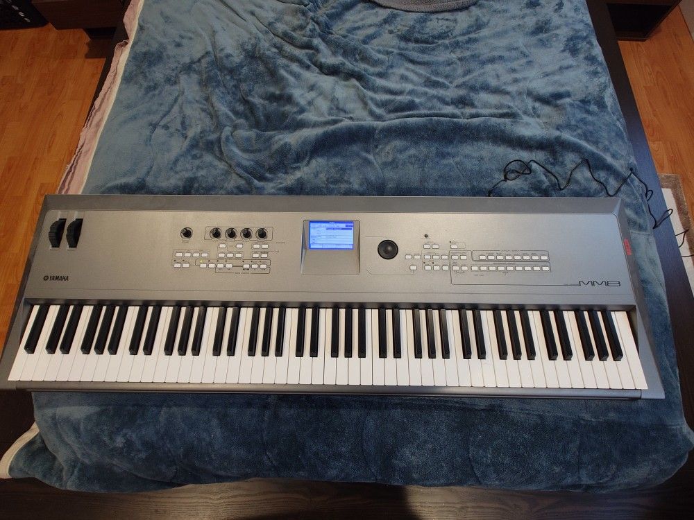 Yamaha MM8 Workstation Keyboard