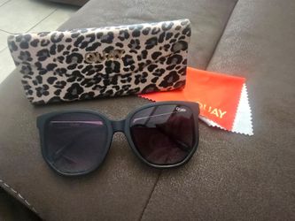 Quay - Coffee Run. Sunglasses