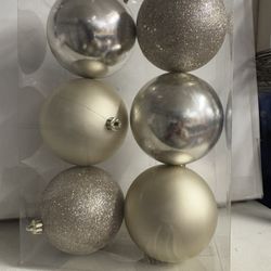 Christmas Shatterproof 6pc Ornament Set. NEW!