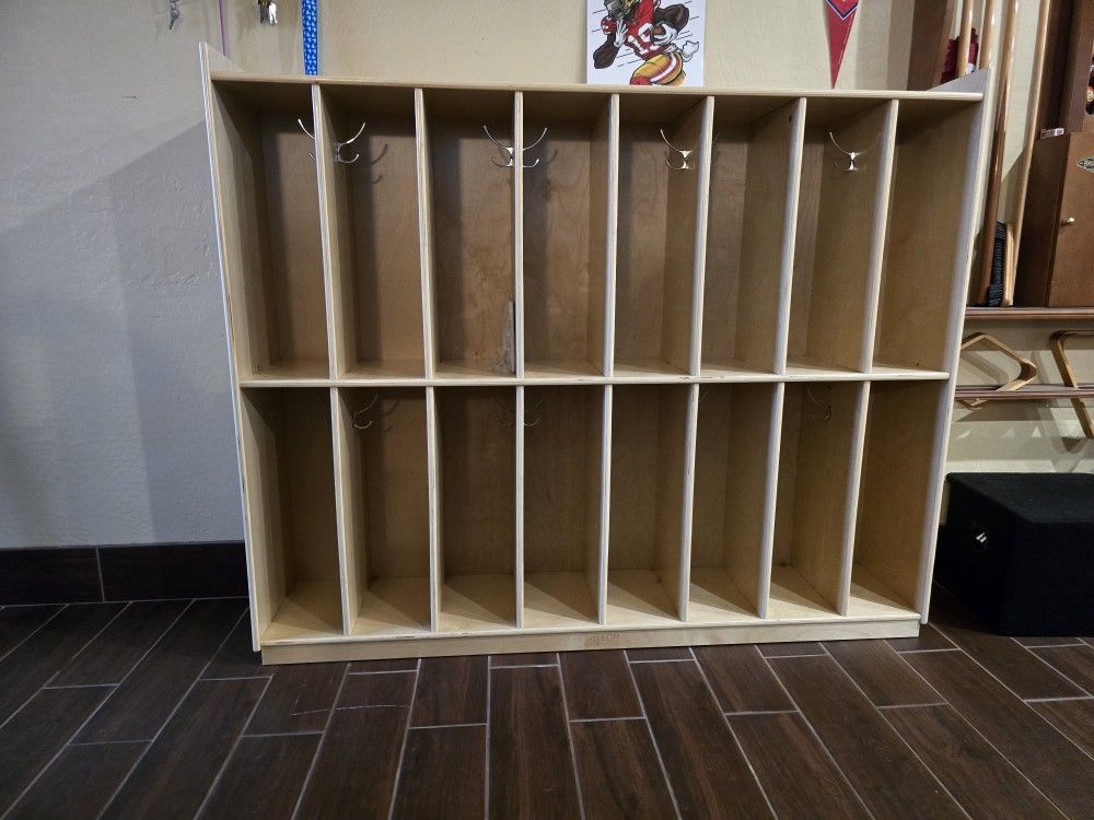 ECR4KIDS 16 Coat Locker Cubby