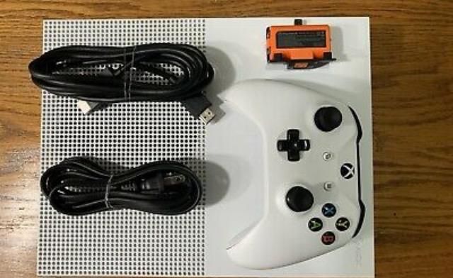 Microsoft Xbox One S 1TB Console White | 1 Controller